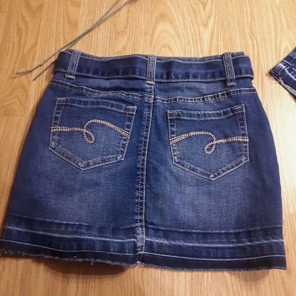Bundle: one skort and one pair of shorts - Picture 9 of 12